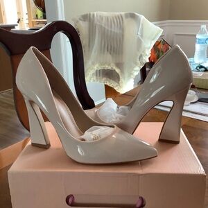 KAYLEEN By Los Angeles Patent Pointed-Toe Block Heel in Nude